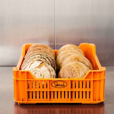 Áru-összekészítő Péküzemben (esti)